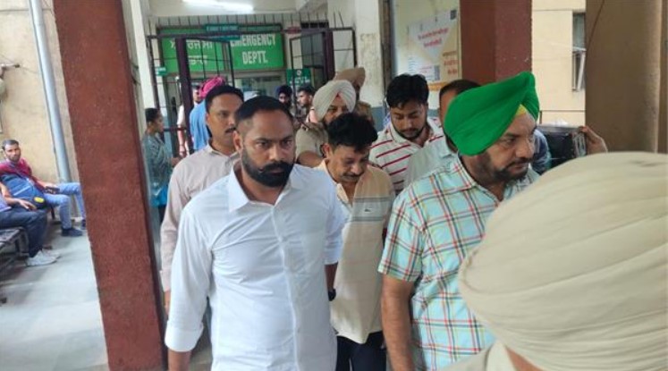 ਜਬਰਨ ਪੈਸੇ ਵਸੂਲੀ ਦੇ ਕੇਸ ਵਿੱਚ MLA ਰਮਨ ਅਰੋੜਾ ਨੂੰ ਵੱਡਾ ਝਟਕਾ, ਅਦਾਲਤ ਨੇ 14 ਦਿਨਾਂ ਦੀ ਜੁਡੀਸ਼ੀਅਲ ਹਿਰਾਸਤ ਵਿੱਚ ਭੇਜਿਆ…