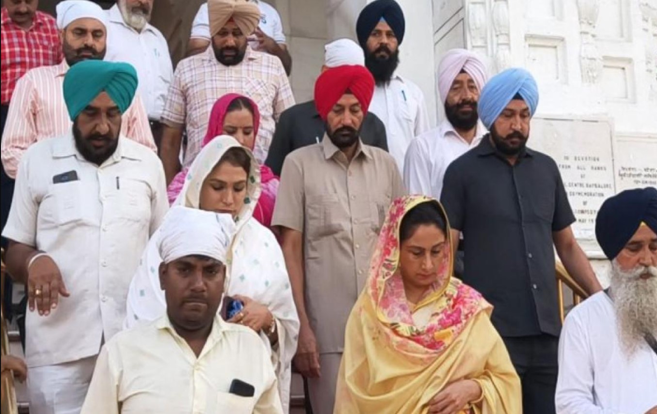 Amritsar News: ਸੱਚਖੰਡ ਸ੍ਰੀ ਹਰਿਮੰਦਰ ਸਾਹਿਬ ਵਿਖੇ ਹਰਸਿਮਰਤ ਕੌਰ ਬਾਦਲ ਨੇ ਕੀਤਾ ਨਤਮਸਤਕ, ਸਰਬੱਤ ਦੇ ਭਲੇ ਲਈ ਅਰਦਾਸ…