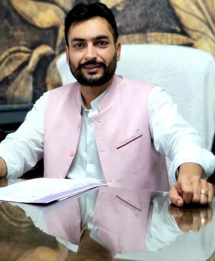 ਮੋਹਾਲੀ-ਮੋਗਾ ‘ਚ ਵੱਡੀ ਘਟਨਾ : ਉੱਘੇ ਕਾਰੋਬਾਰੀ ਰਾਜਦੀਪ ਸਿੰਘ ਨੇ ਬੈਂਕ ਅੰਦਰ ਖ਼ੁਦਕੁਸ਼ੀ ਕਰਕੇ ਲਿਆ ਆਪਣਾ ਜੀਵਨ ਸਮਾਪਤ…