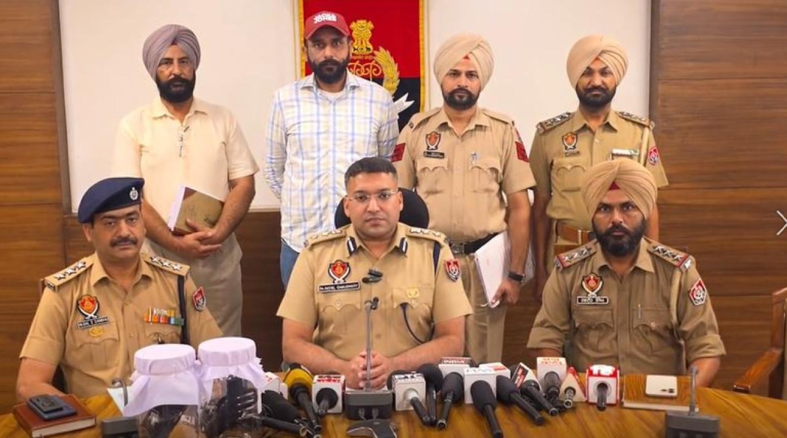 ਸ੍ਰੀ ਮੁਕਤਸਰ ਸਾਹਿਬ ਤੋਂ ਵੱਡੀ ਖ਼ਬਰ : ਸਰਹੱਦ ਪਾਰੋਂ ਹਥਿਆਰਾਂ ਦੀ ਤਸਕਰੀ ਕਰਨ ਵਾਲਾ ਮਾਡਿਊਲ ਬੇਨਕਾਬ, ਦੋ ਵਿਅਕਤੀ ਗ੍ਰਿਫ਼ਤਾਰ, ਪਿਸਤੌਲ ਤੇ ਜ਼ਿੰਦਾ ਕਾਰਤੂਸ ਬਰਾਮਦ…